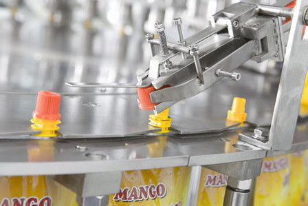 Akurasi Tinggi Auto Cerat Pouch Filling Machine Untuk pasta tomat Dengan CE Stanard