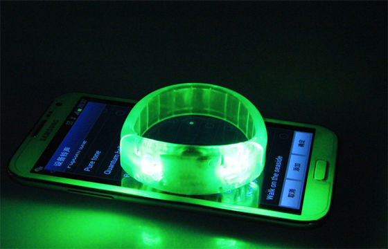 Kustom Anak Toy LED Berkedip Gelang Blister Card / Cahaya In The Dark gelang