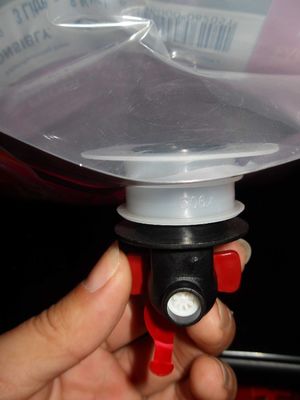Disesuaikan Red Printed Stand Up Pouch Dengan Spout Kemasan Leak Proof